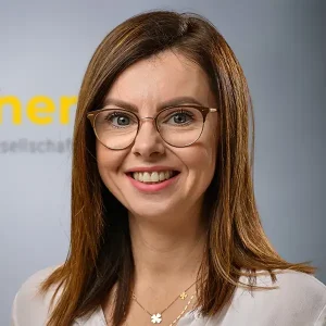 Portrait von Mirella Teichert – Sekretariat. Portrait von Mirella Teichert - Sekretariat.