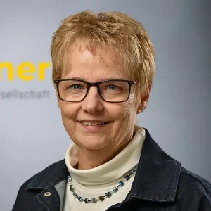 Portrait von Monika Mazzoni – Sekretariat / Empfang. Portrait von Monika Mazzoni - Sekretariat / Empfang.