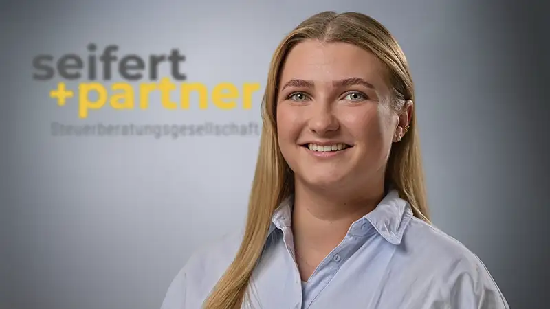 Portrait von Stefanie Krisow - Steuerfachangestellte.