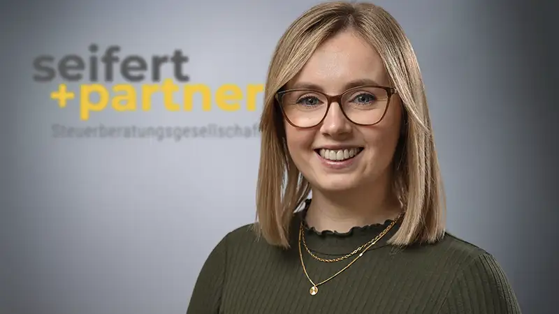 Portrait von Stacie Mlynek - Steuerfachwirtin.