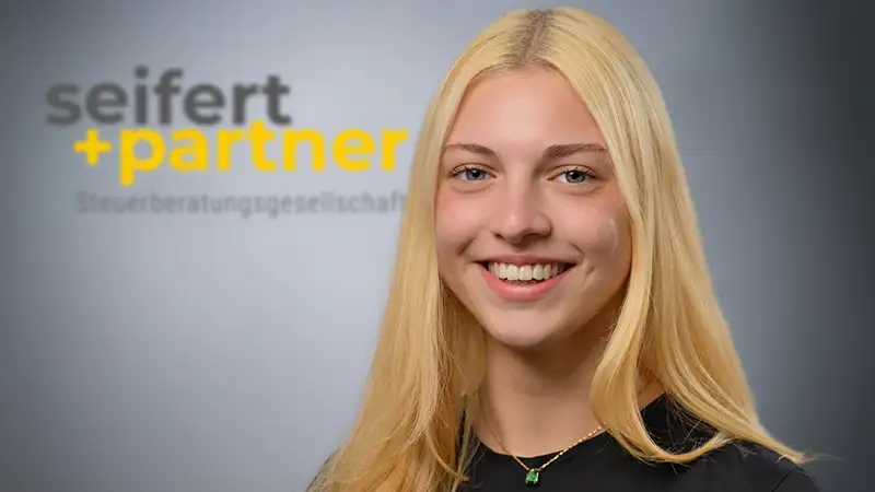 Portrait von Daniela Marino - Steuerassistentin.